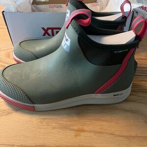 XTRATUF Women's Waterproof Ankle Boots - Green and Pink